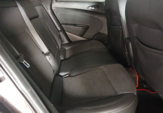 Подержанный автомобиль Opel Astra Wagon 2013 года (10 фото)