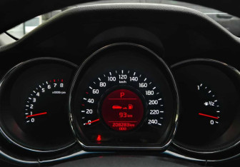 Подержанный автомобиль Kia Ceed Hatchback 2014 года (13 фото)