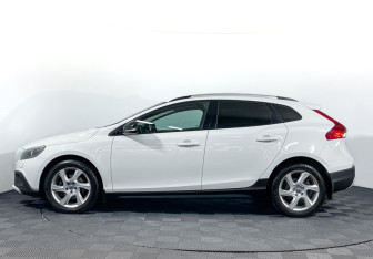 Подержанный автомобиль Volvo V40 Cross Country 2013 года (8 фото)