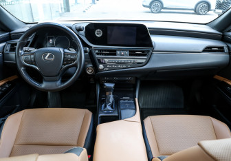 Подержанный автомобиль Lexus ES 2021 года (13 фото)