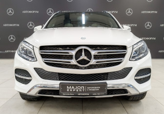 Подержанный автомобиль Mercedes-Benz GLE 2017 года (2 фото)