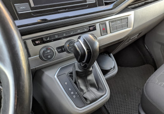 Подержанный автомобиль Volkswagen Caravelle 2020 года (27 фото)