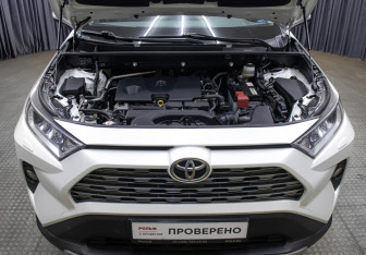 Подержанный автомобиль Toyota RAV4 2020 года (9 фото)