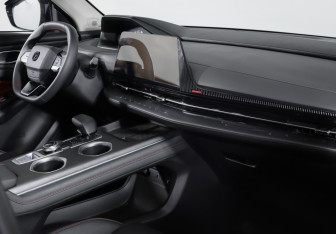 Подержанный автомобиль Changan UNI-S 2024 года (9 фото)