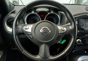 Подержанный автомобиль Nissan Juke 2011 года (12 фото)