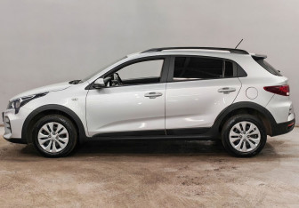 Подержанный автомобиль Kia Rio Hatchback 2021 года (8 фото)