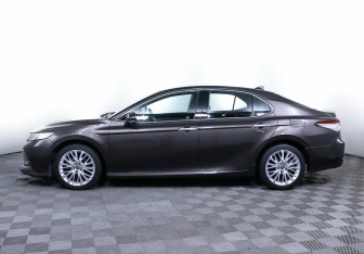Подержанный автомобиль Toyota Camry Sedan 2019 года (3 фото)