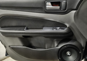 Подержанный автомобиль Ford Focus Hatchback 2011 года (13 фото)