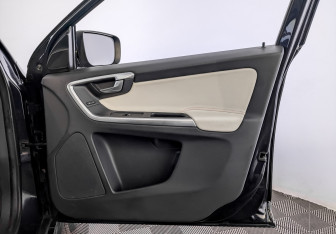 Подержанный автомобиль Volvo XC60 2016 года (25 фото)