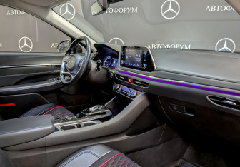 Подержанный автомобиль Hyundai Sonata 2022 года (11 фото)