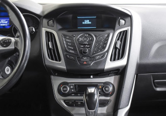 Подержанный автомобиль Ford Focus Hatchback 2014 года (13 фото)