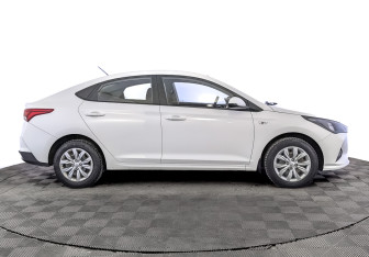 Подержанный автомобиль Hyundai Solaris Sedan 2021 года (4 фото)