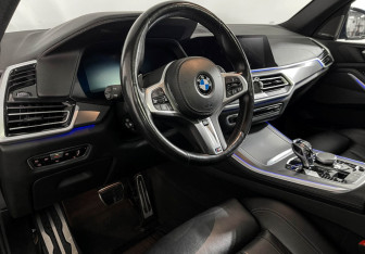 Подержанный автомобиль BMW X5 2021 года (12 фото)