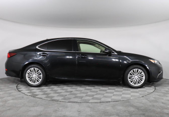 Подержанный автомобиль Lexus ES 2016 года (4 фото)