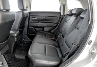 Подержанный автомобиль Mitsubishi Outlander 2017 года (12 фото)