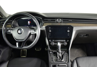 Подержанный автомобиль Volkswagen Arteon 2019 года (11 фото)