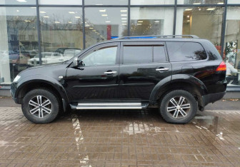 Подержанный автомобиль Mitsubishi Pajero Sport 2013 года (5 фото)