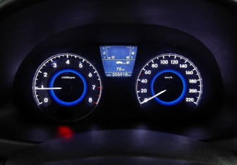 Подержанный автомобиль Hyundai Solaris Sedan 2013 года (12 фото)