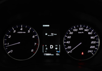 Подержанный автомобиль Mitsubishi Outlander 2012 года (11 фото)