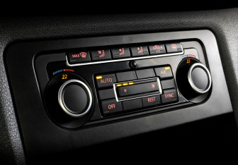 Подержанный автомобиль Volkswagen Amarok 2013 года (26 фото)