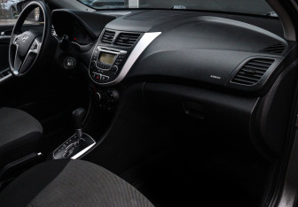 Подержанный автомобиль Hyundai Solaris Hatchback 2011 года (9 фото)