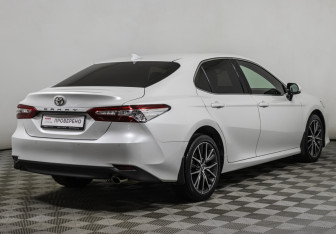 Подержанный автомобиль Toyota Camry Sedan 2021 года (5 фото)