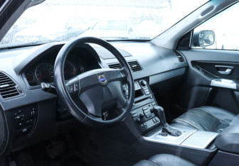 Подержанный автомобиль Volvo XC90 2004 года (13 фото)