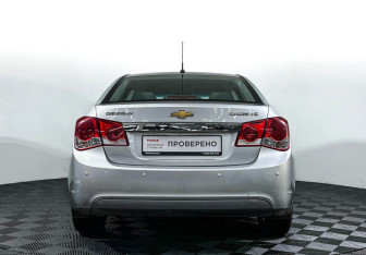 Подержанный автомобиль Chevrolet Cruze Sedan 2010 года (6 фото)