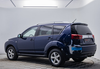 Подержанный автомобиль Peugeot 4007 2011 года (3 фото)
