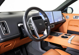 Подержанный автомобиль LiXiang L9 2023 года (16 фото)