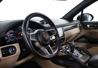 Подержанный автомобиль Porsche Cayenne 2018 года (13 фото)