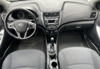 Подержанный автомобиль Hyundai Solaris Sedan 2015 года (10 фото)