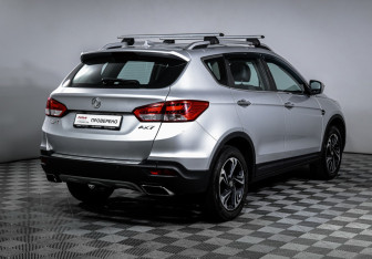 Подержанный автомобиль DongFeng AX7 2018 года (5 фото)