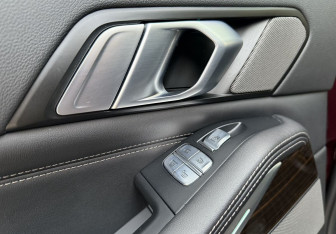 Подержанный автомобиль BMW X7 2020 года (16 фото)