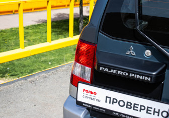 Подержанный автомобиль Mitsubishi Pajero Pinin 2004 года (16 фото)