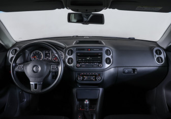 Подержанный автомобиль Volkswagen Tiguan 2015 года (17 фото)