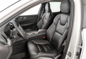 Подержанный автомобиль Volvo XC60 2019 года (20 фото)