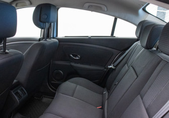 Подержанный автомобиль Renault Fluence 2012 года (11 фото)