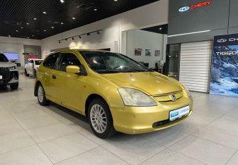 Подержанный автомобиль Honda Civic Hatchback 2001 года (3 фото)