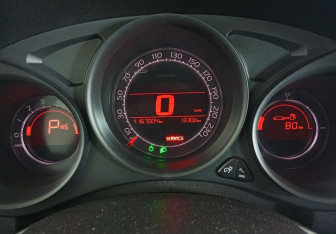 Подержанный автомобиль Citroen C4 Hatchback 2011 года (12 фото)