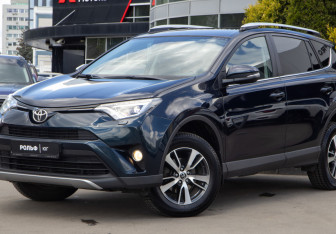 Подержанный автомобиль Toyota RAV4 2019 года (20 фото)
