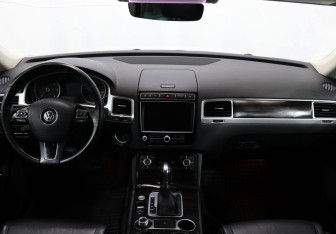 Подержанный автомобиль Volkswagen Touareg 2017 года (13 фото)