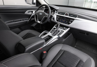 Подержанный автомобиль Geely Atlas 2017 года (10 фото)