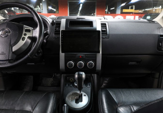Подержанный автомобиль Nissan X-Trail 2011 года (15 фото)