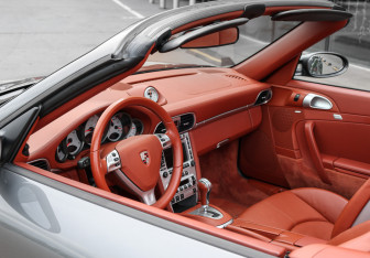 Подержанный автомобиль Porsche 911 Convertible 2007 года (16 фото)