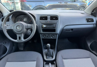 Подержанный автомобиль Volkswagen Polo Sedan 2014 года (9 фото)