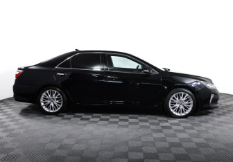 Подержанный автомобиль Toyota Camry Sedan 2017 года (4 фото)