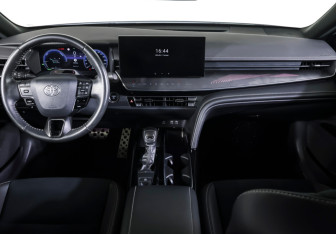 Подержанный автомобиль Toyota Camry Sedan 2024 года (12 фото)