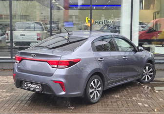 Подержанный автомобиль Kia Rio Sedan 2017 года (8 фото)