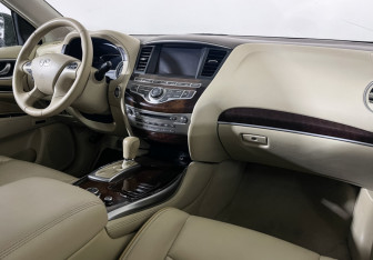 Подержанный автомобиль Infiniti JX 2013 года (9 фото)